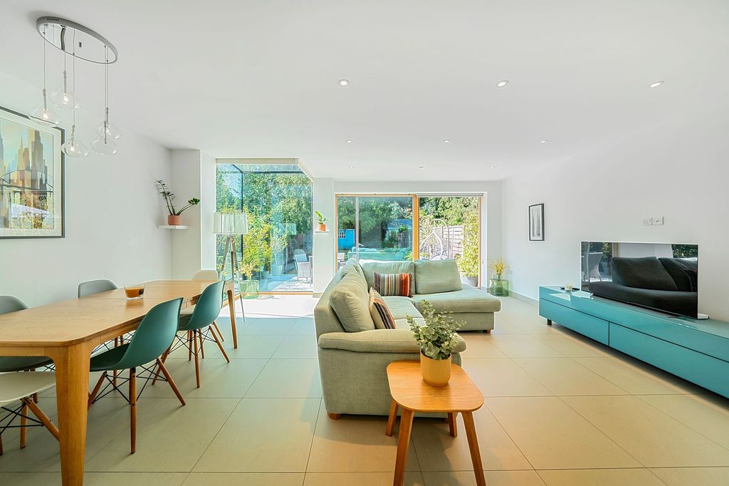 Property photo 3 of 33
