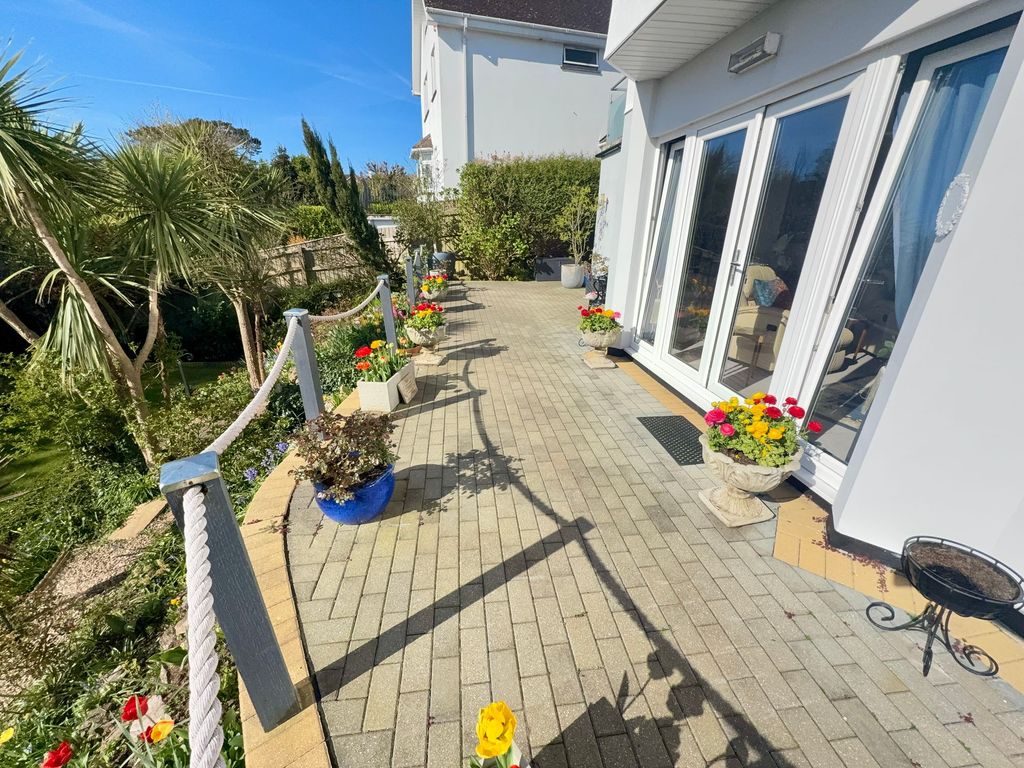 Property photo 3 of 39