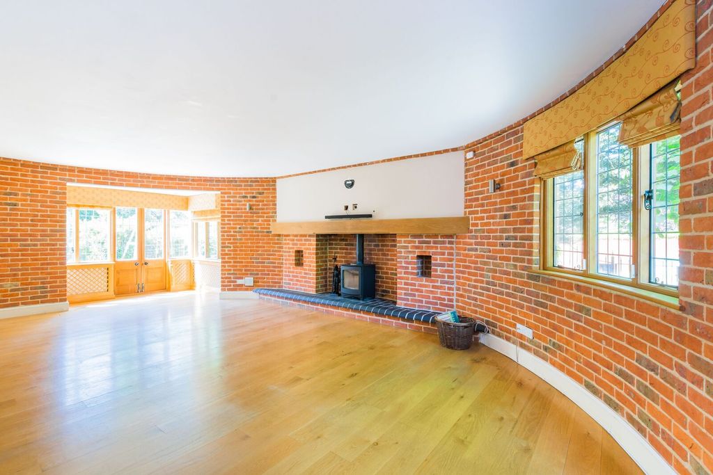 Property photo 1 of 28