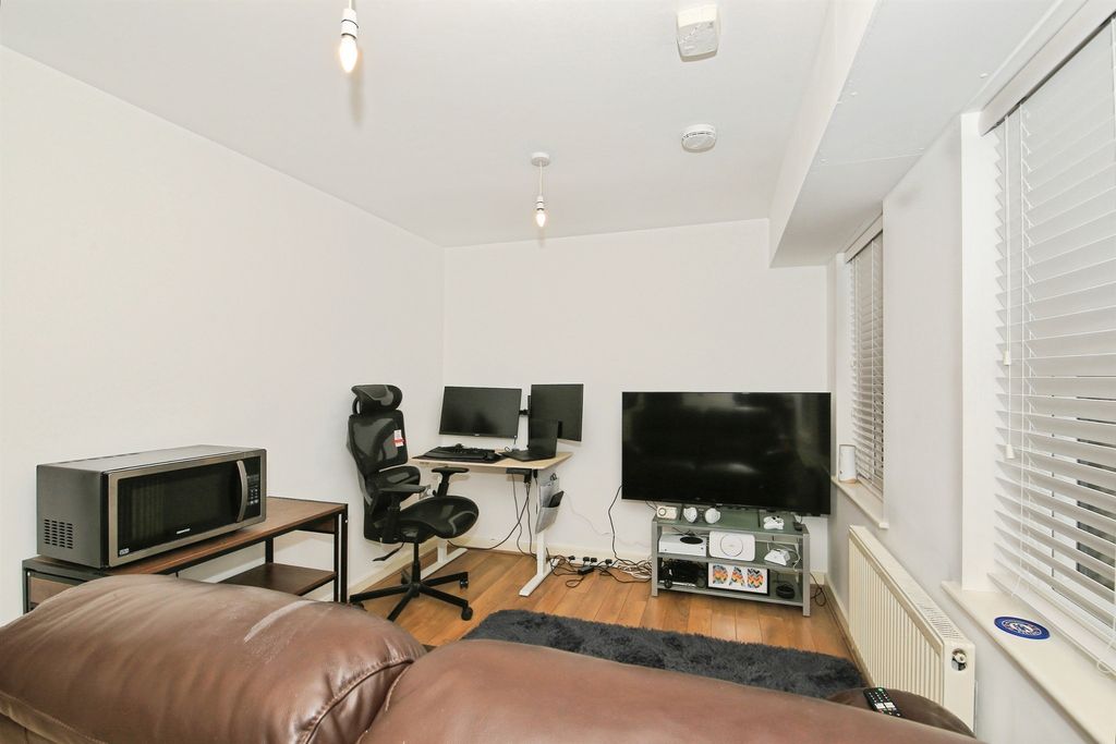 Property photo 2 of 6