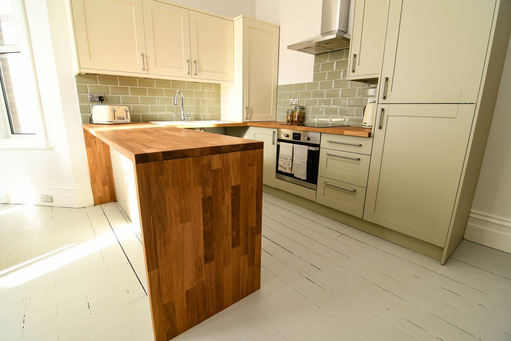 Property photo 3 of 10 Kitchen