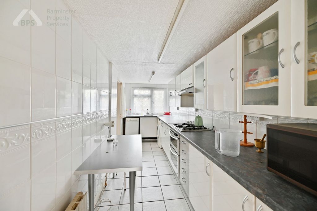 Property photo 3 of 15 Kitchen
