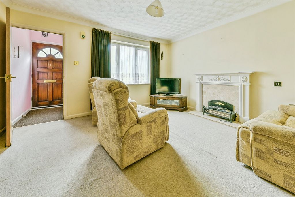 Property photo 2 of 17