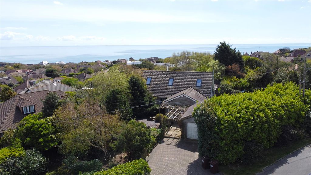 Property photo 2 of 29