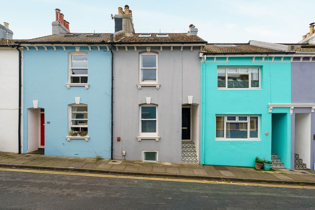 Property photo 1 of 31