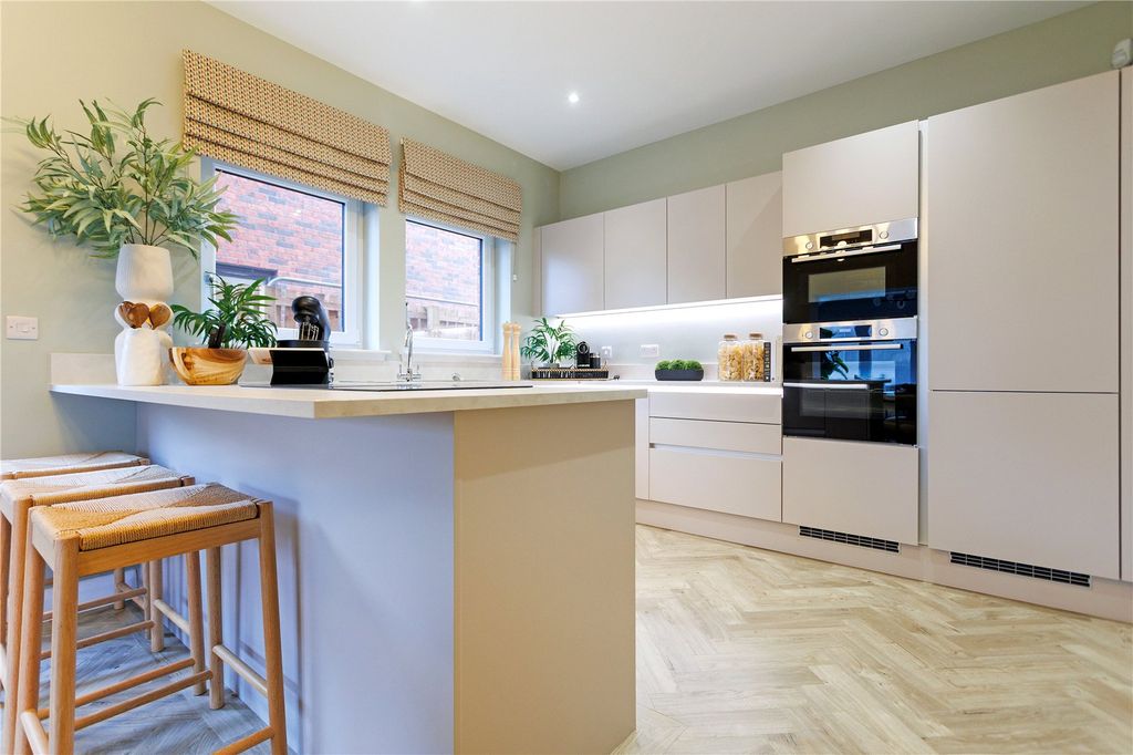 Property photo 3 of 20 Kitchen/Dining