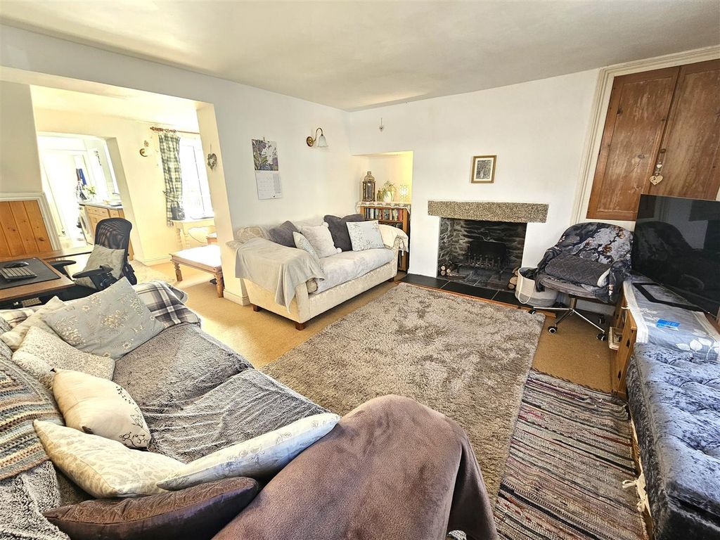 Property photo 2 of 14 Sitting Room.Jpg