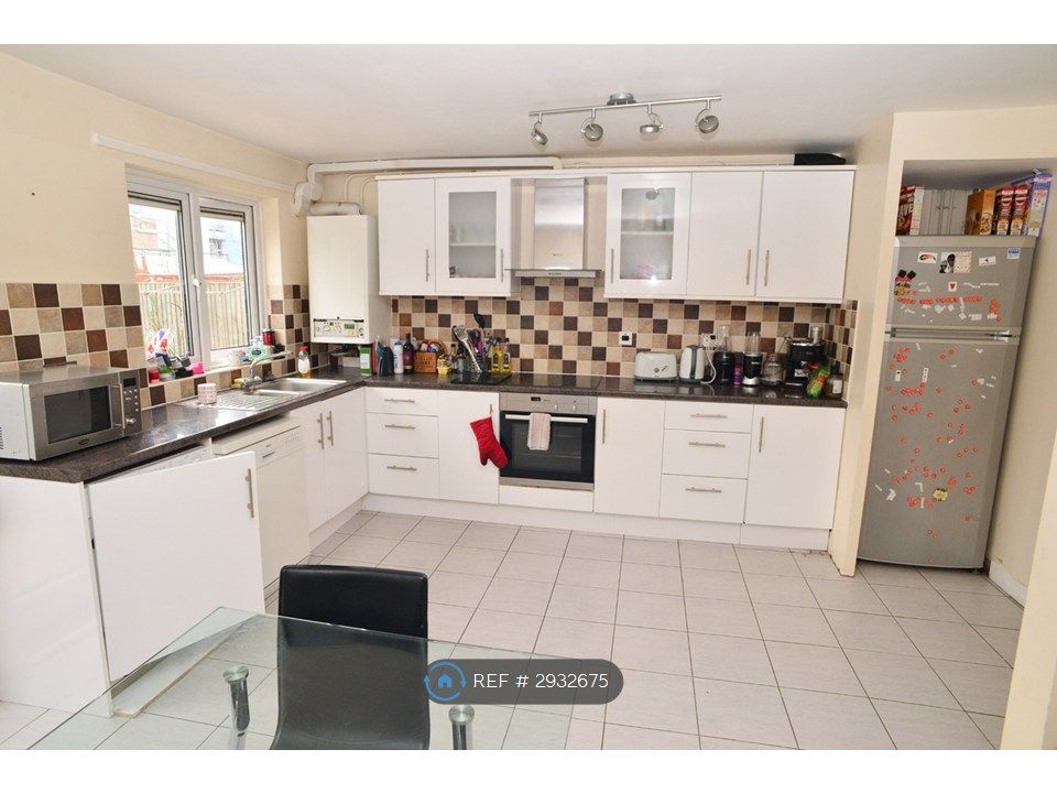 Property photo 2 of 16 Kitchen Dining