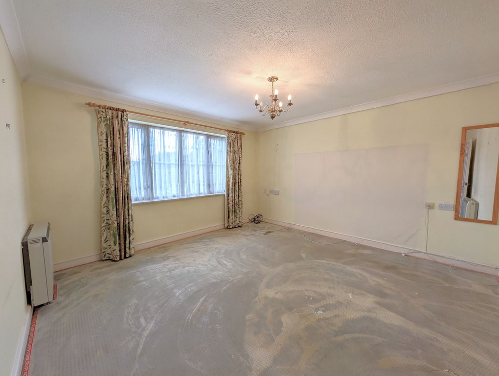 Property photo 3 of 7 Lounge