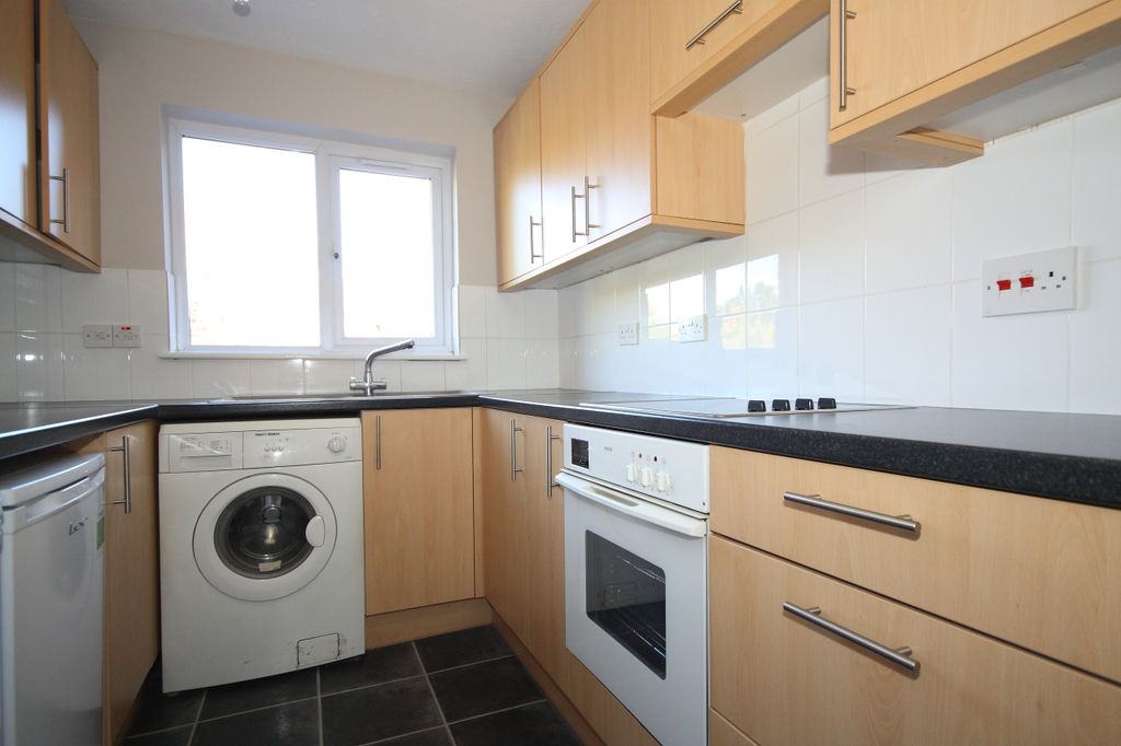 Property photo 3 of 6 Kitchen