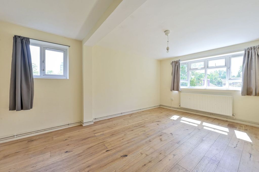 Property photo 2 of 11