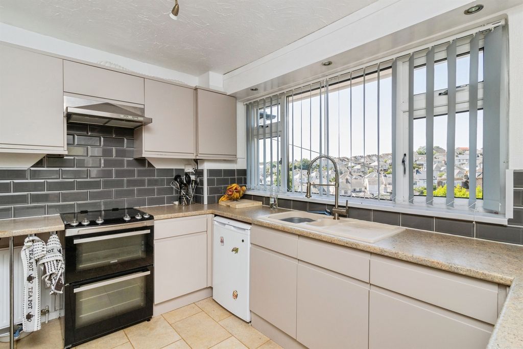 Property photo 3 of 33