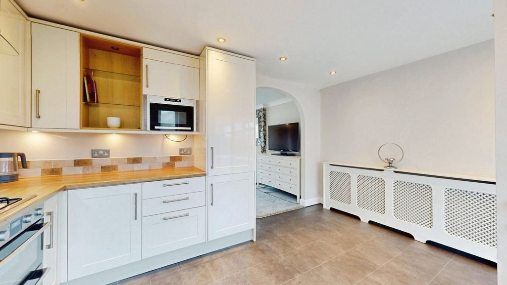 Property photo 3 of 18 Pbox-Img.Jpg