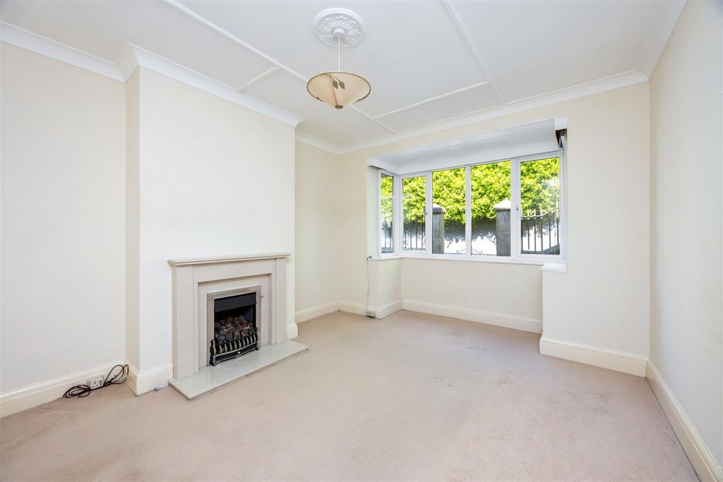 Property photo 3 of 22 Sitting Room