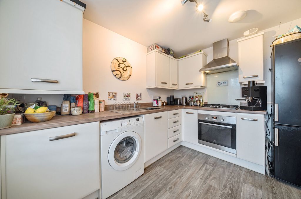 Property photo 3 of 13 1372602-19-69145d...