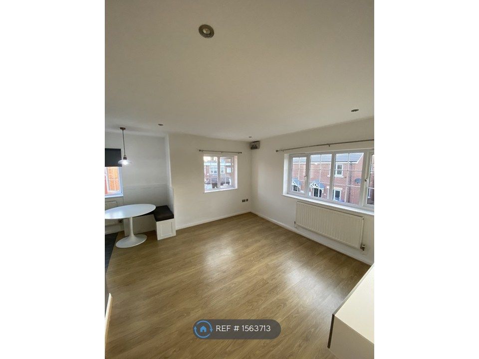 Property photo 3 of 11 Large Living Area With Diner Corner
