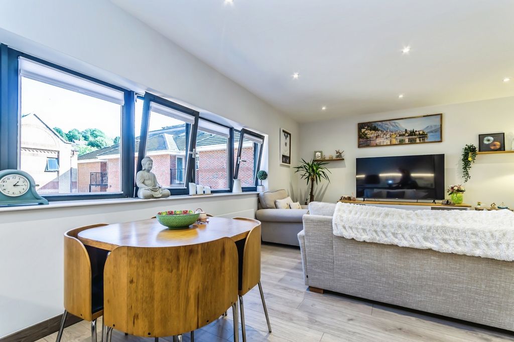 Property photo 1 of 16 Pbox-Img.Jpg