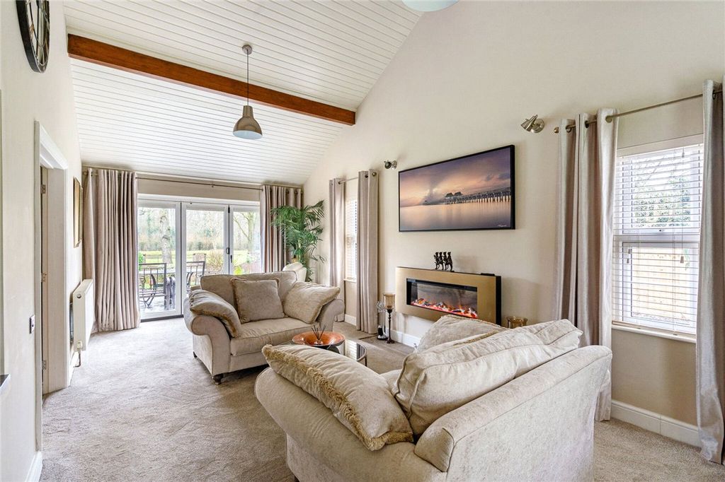 Property photo 3 of 21 Reception