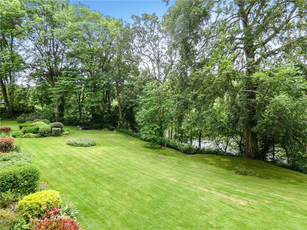 Property photo 1 of 19 Communal Gardens