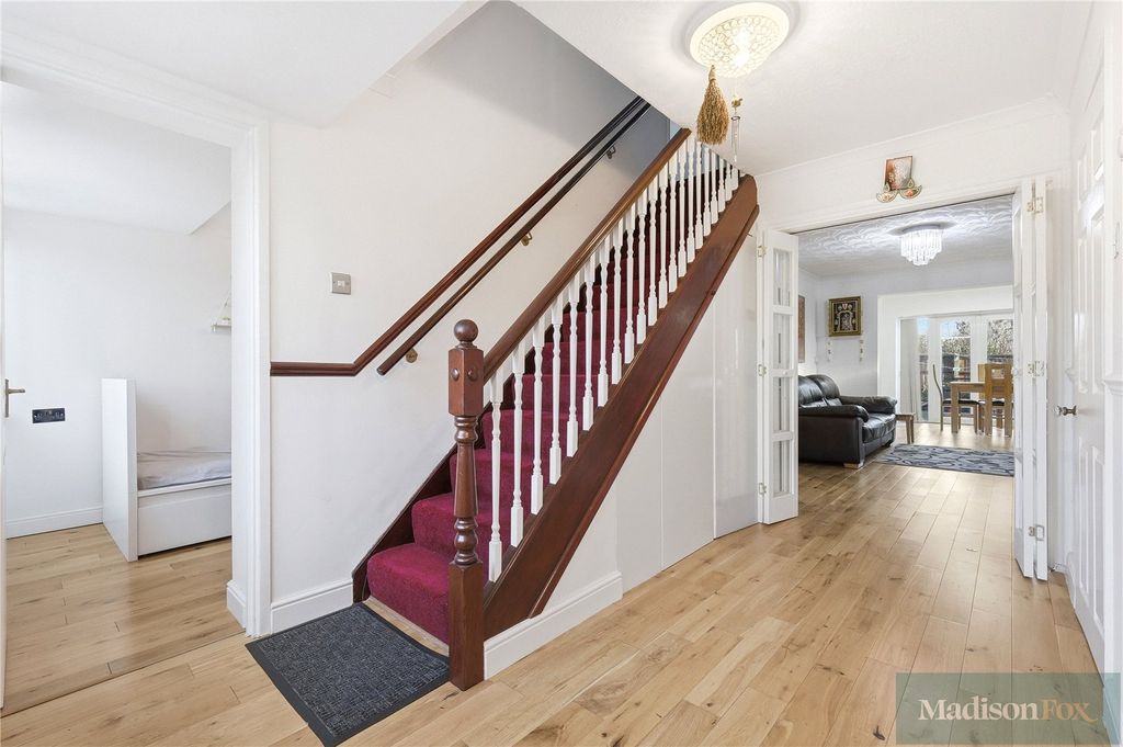 Property photo 2 of 27 Picture No. 18