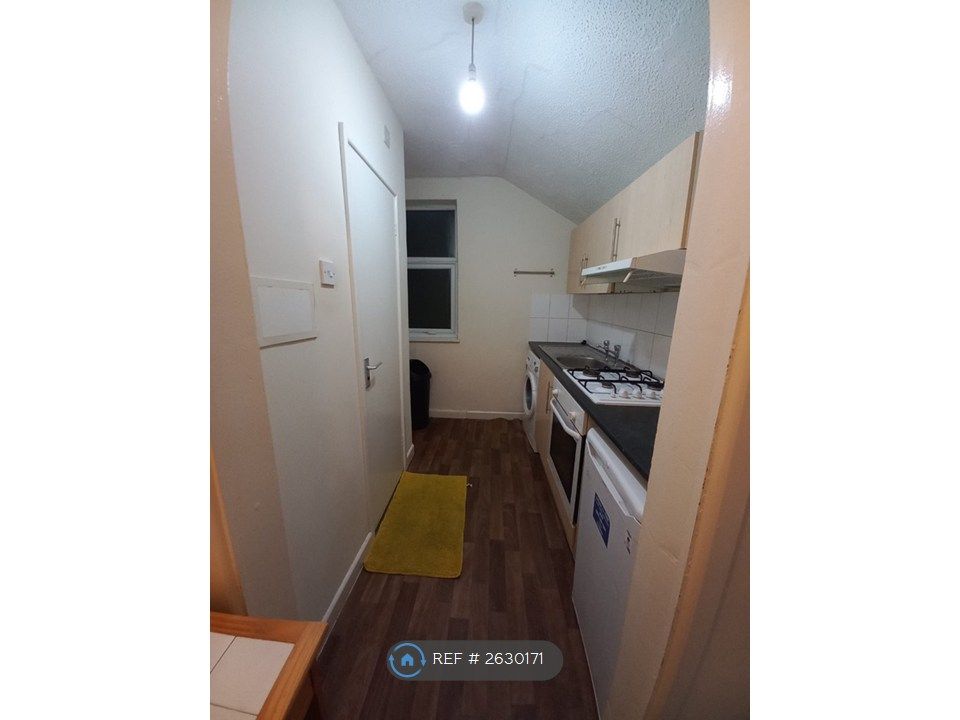 Property photo 3 of 12 Kitchen