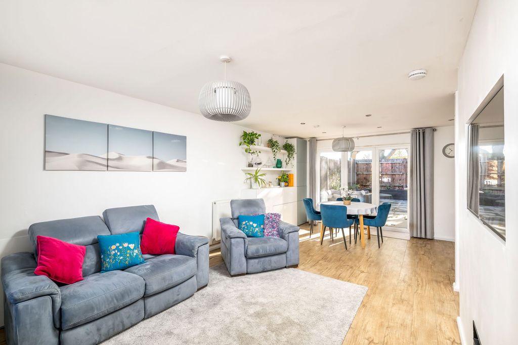 Property photo 3 of 24