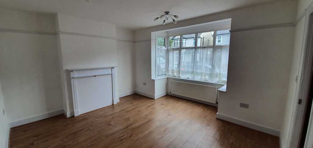 Property photo 1 of 5 One Bedroom Flat Available To Rent In Romford!