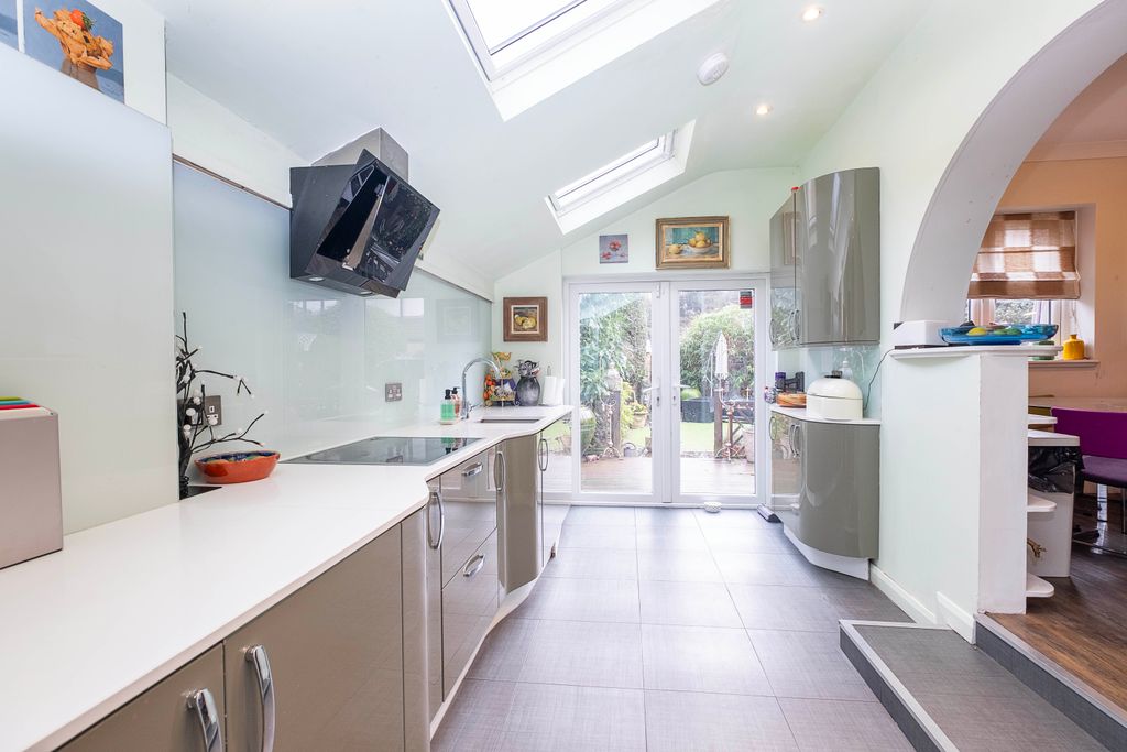 Property photo 3 of 12