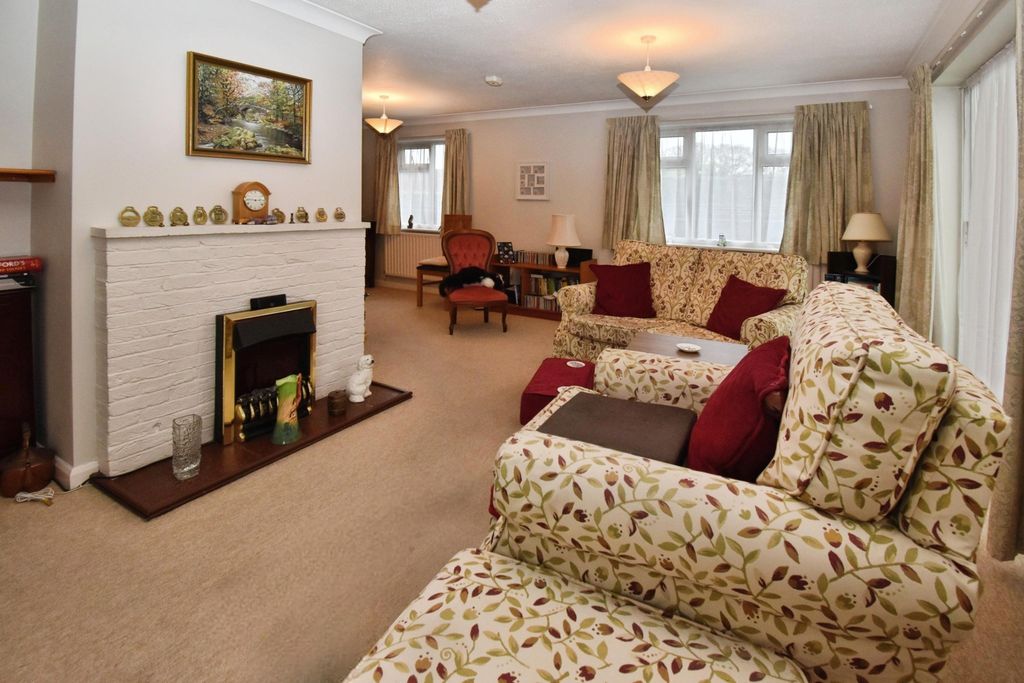 Property photo 3 of 12 Lounge Diner