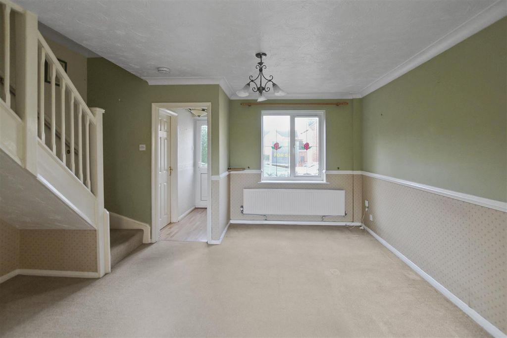 Property photo 2 of 17 Lounge (3).Jpg