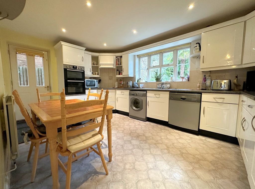 Property photo 3 of 24 Kitchen/Breakfast Room
