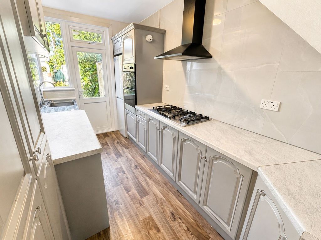 Property photo 1 of 10 Kitchen