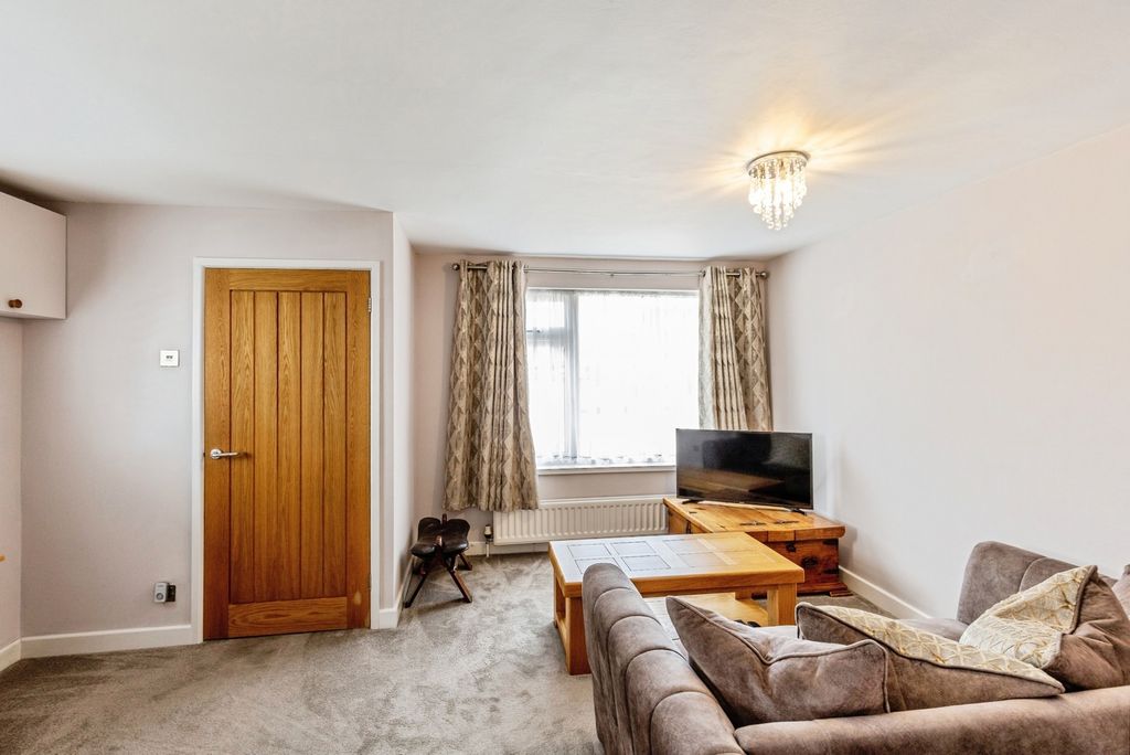 Property photo 3 of 17 Pbox-Img.Jpg