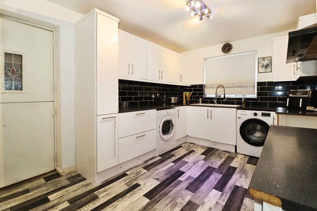 Property photo 3 of 18 Pbox-Img.Jpg