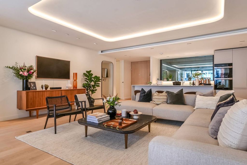 Property photo 3 of 20