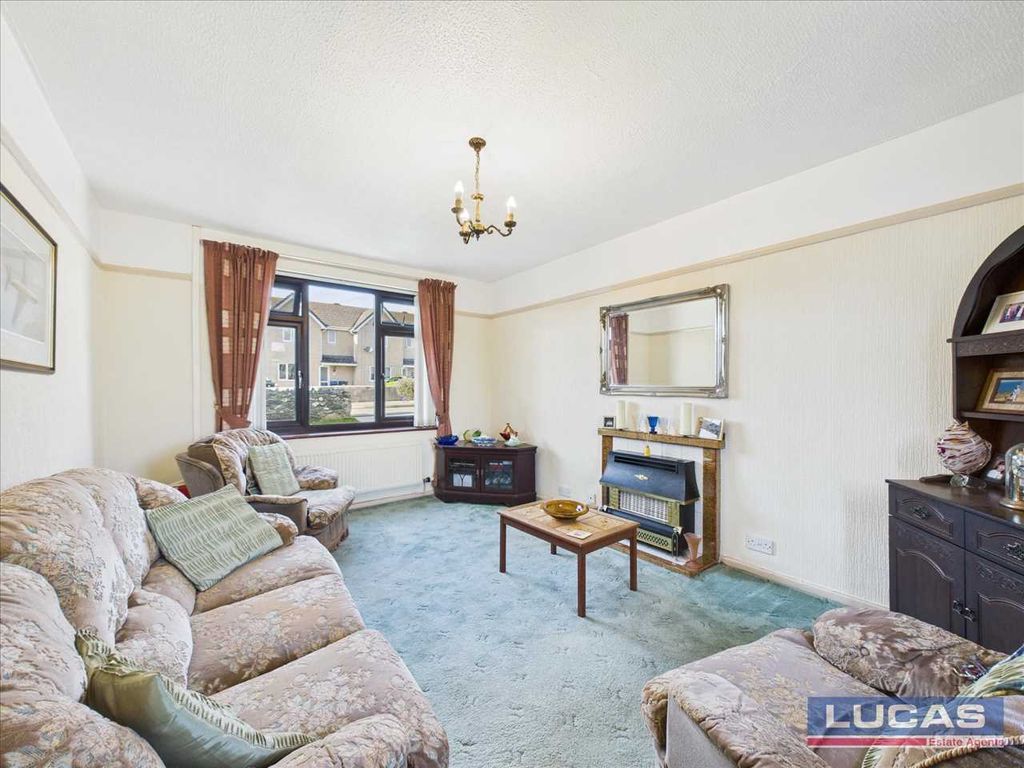 Property photo 3 of 27