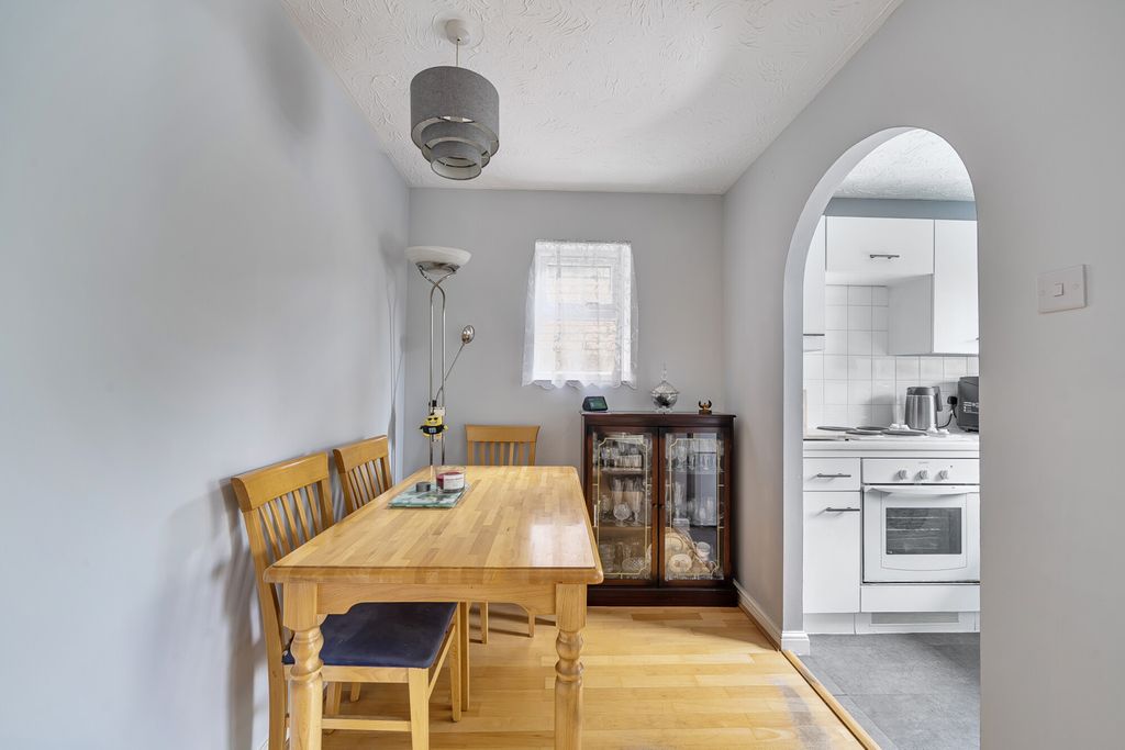 Property photo 3 of 9 1360277-7-68d6Ac1...