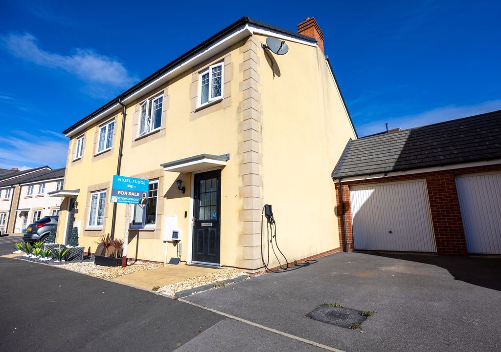 Property photo 1 of 32