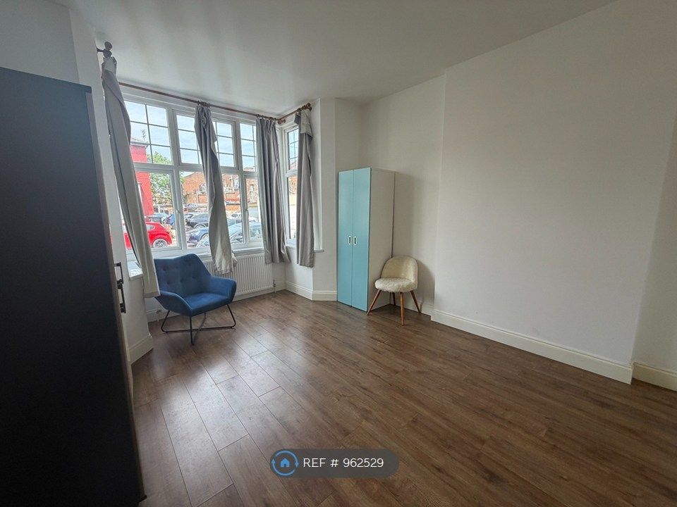 Property photo 2 of 7 Bedroom 1