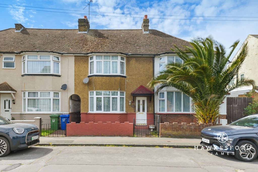 Property photo 1 of 10 West Lane, Sittingbourne - Front
