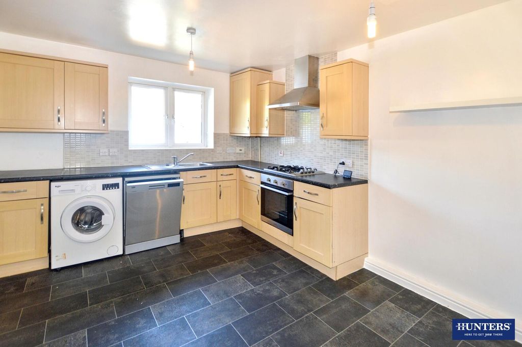 Property photo 3 of 9 Kitchen