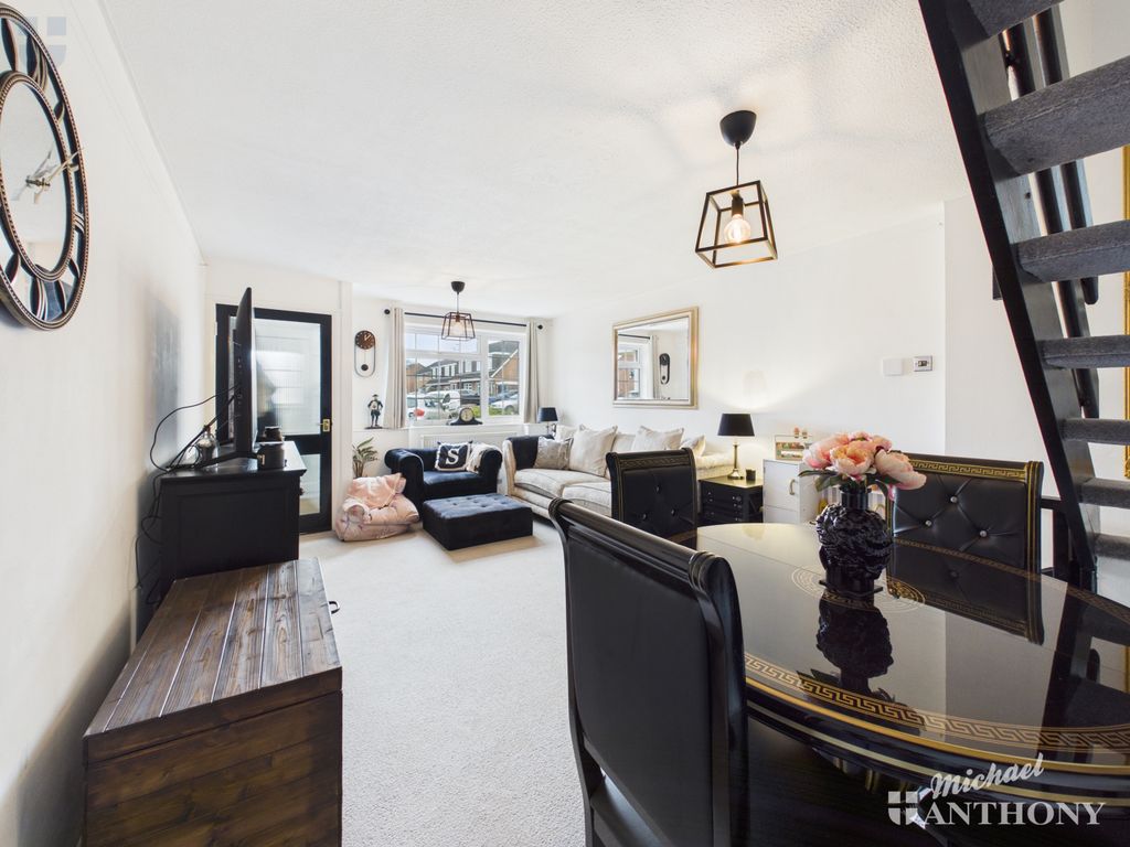 Property photo 3 of 11 Cam03852G0-Pr0581-Still001