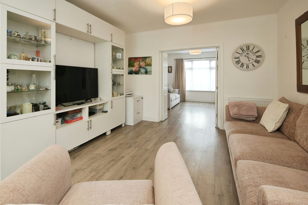 Property photo 3 of 32