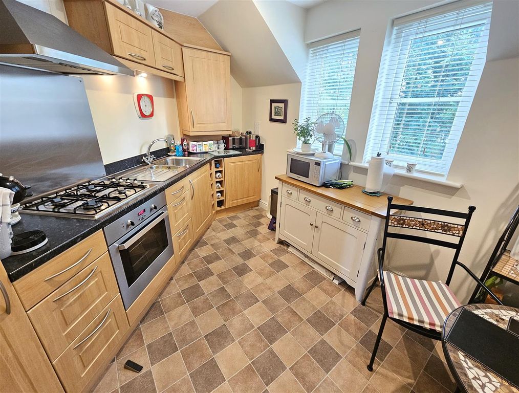 Property photo 3 of 10 Kitchen Diner.Jpg