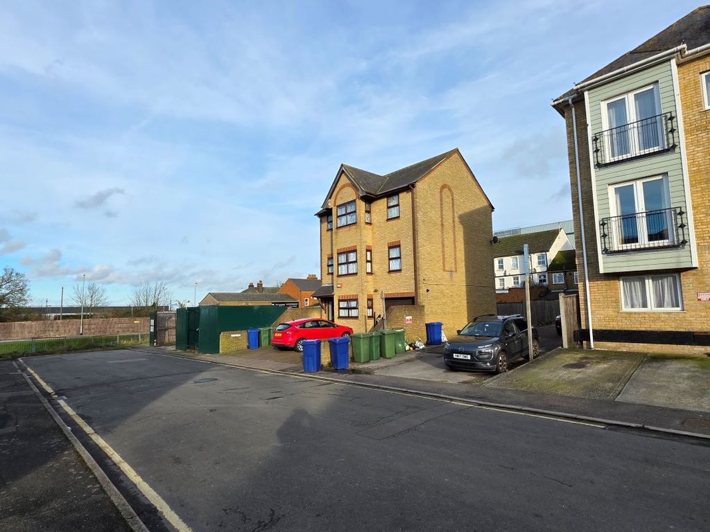 Property photo 3 of 5