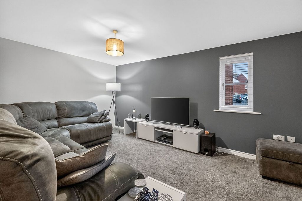 Property photo 3 of 27