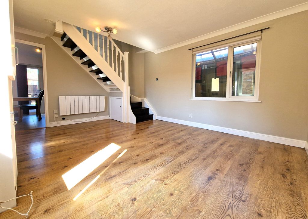 Property photo 1 of 27 Spacious 2-Bedroom Family Home | Large Garden | Leagrave, Luton