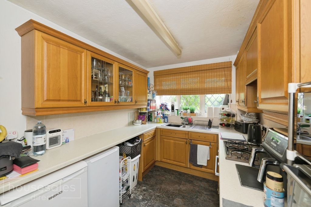 Property photo 2 of 18