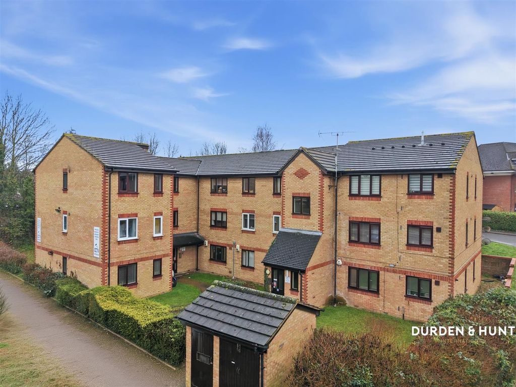 Property photo 1 of 12 Naunton Way