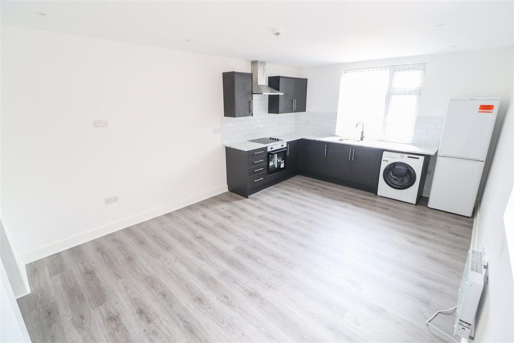 Property photo 1 of 6 Queens Road-11.Jpg